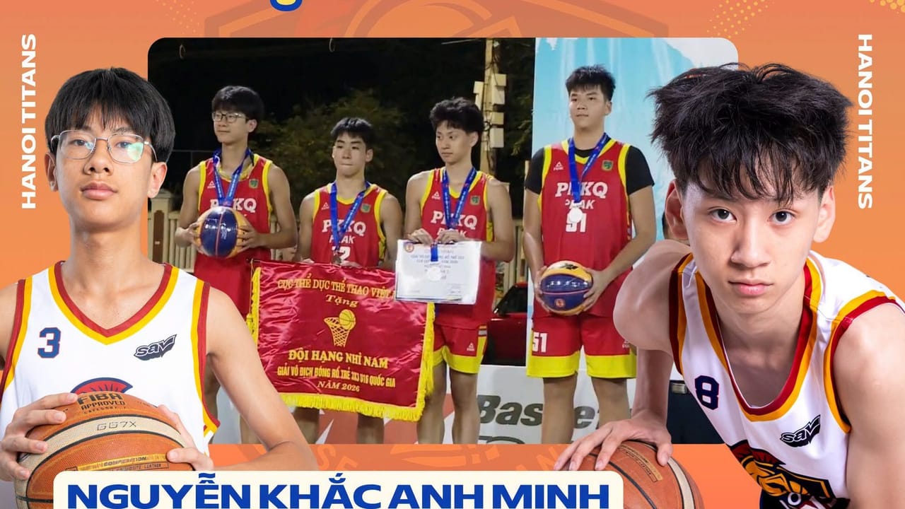 Poster chúc mừng hai VĐV Hanoi Titans, ở giữa là ảnh đội PKKQ áo đỏ đứng trên bục nhận cờ Đội hạng Nhì nam
