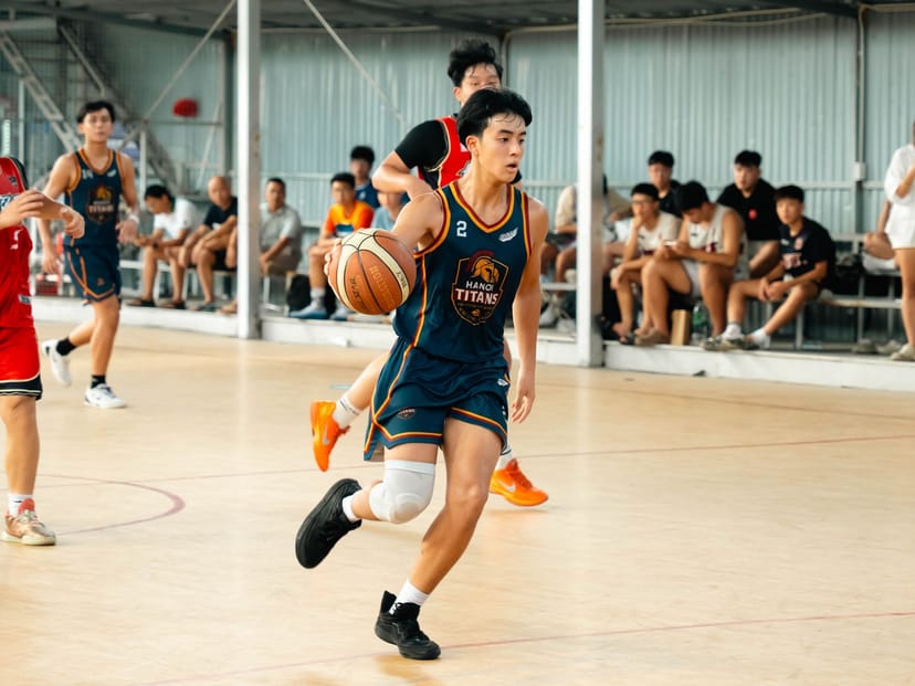 Cầu thủ Hanoi Titans phản công tại Long Biên Open Cup